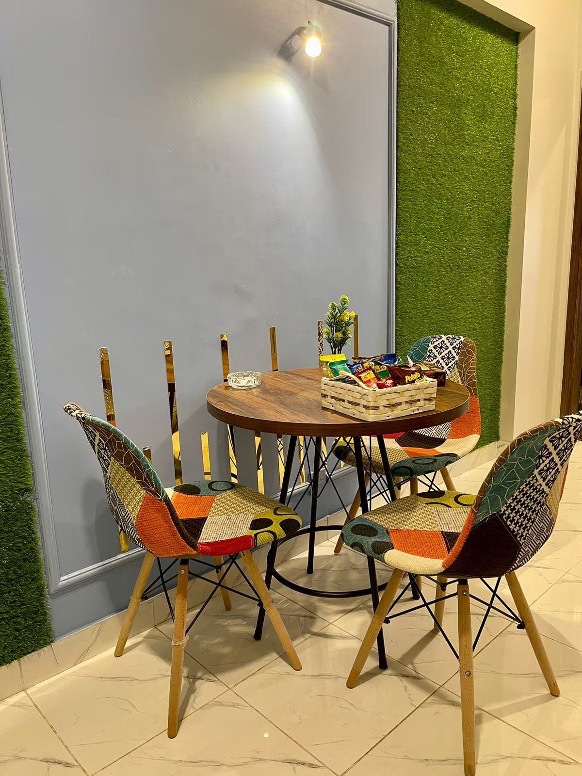 Chic 2 BR Apartment With Sea View Roof Top in DHA photo 4