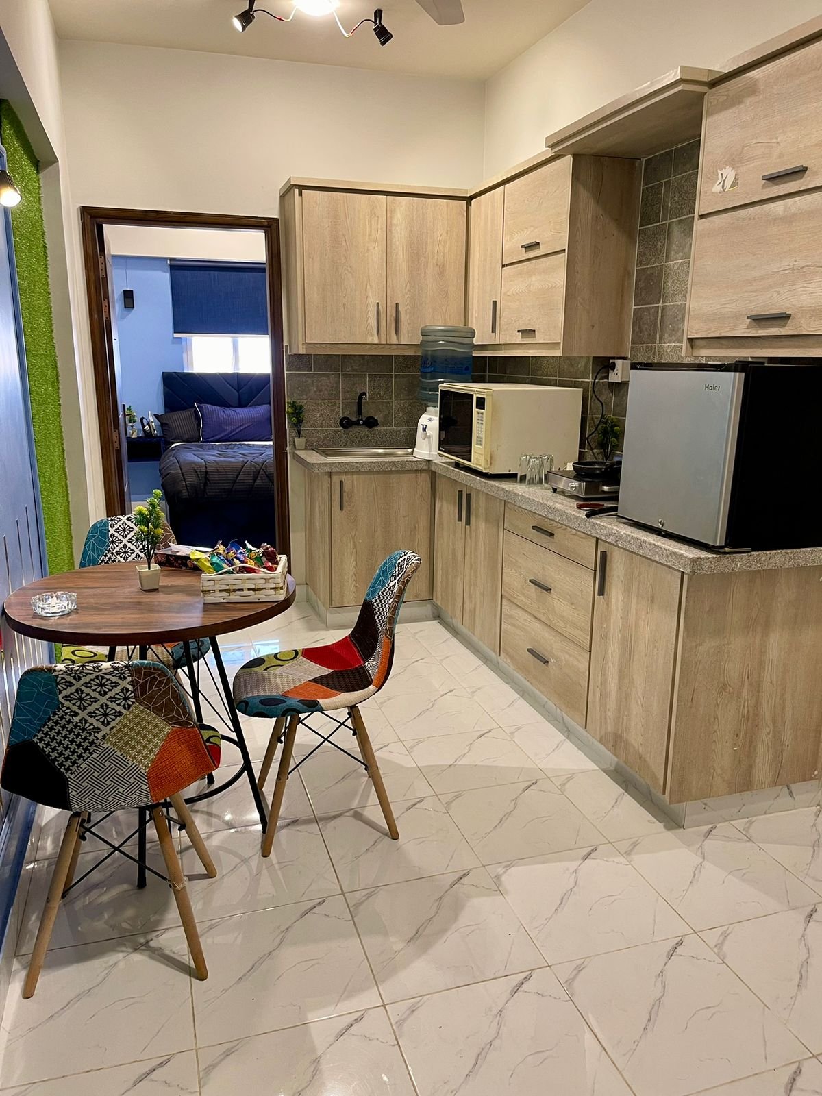 Chic 2 BR Apartment With Sea View Roof Top in DHA photo 21