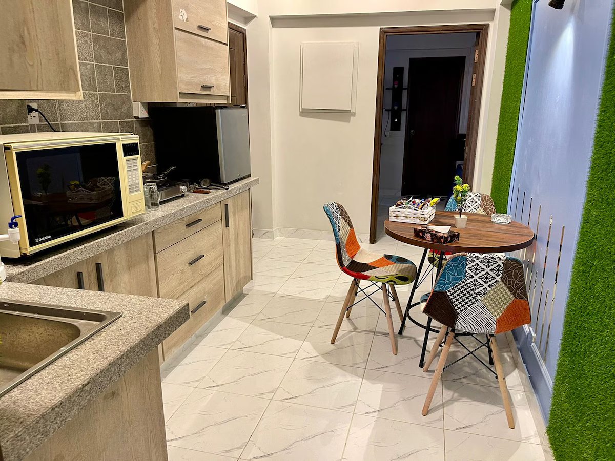 Chic 2 BR Apartment With Sea View Roof Top in DHA photo 24