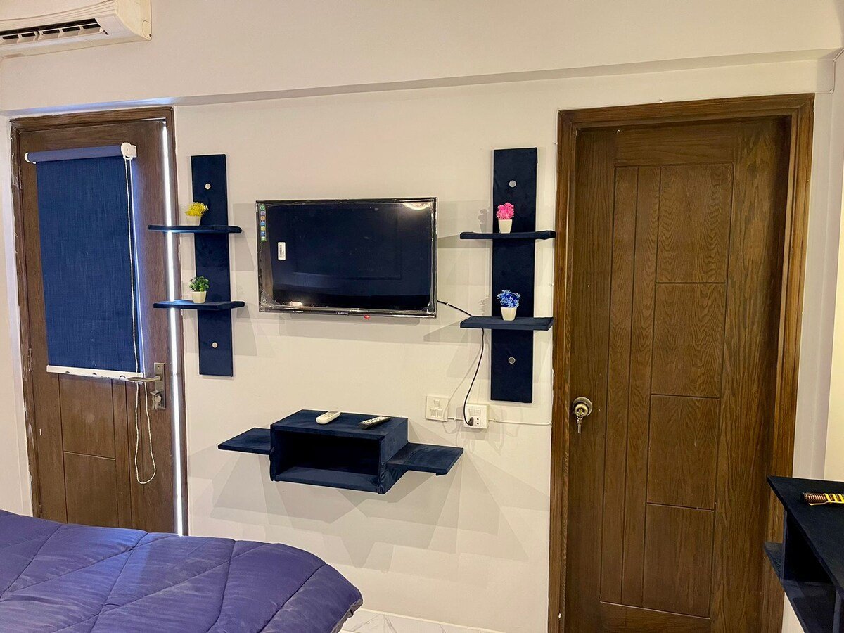 Chic 2 BR Apartment With Sea View Roof Top in DHA photo 26