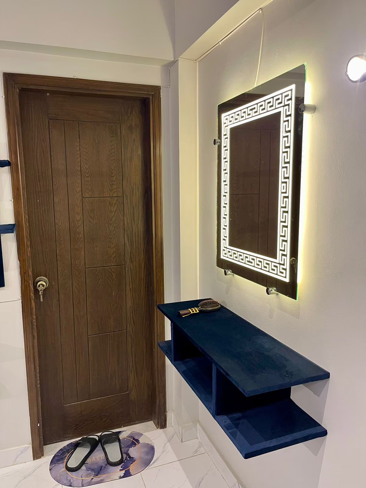 Chic 2 BR Apartment With Sea View Roof Top in DHA photo 27