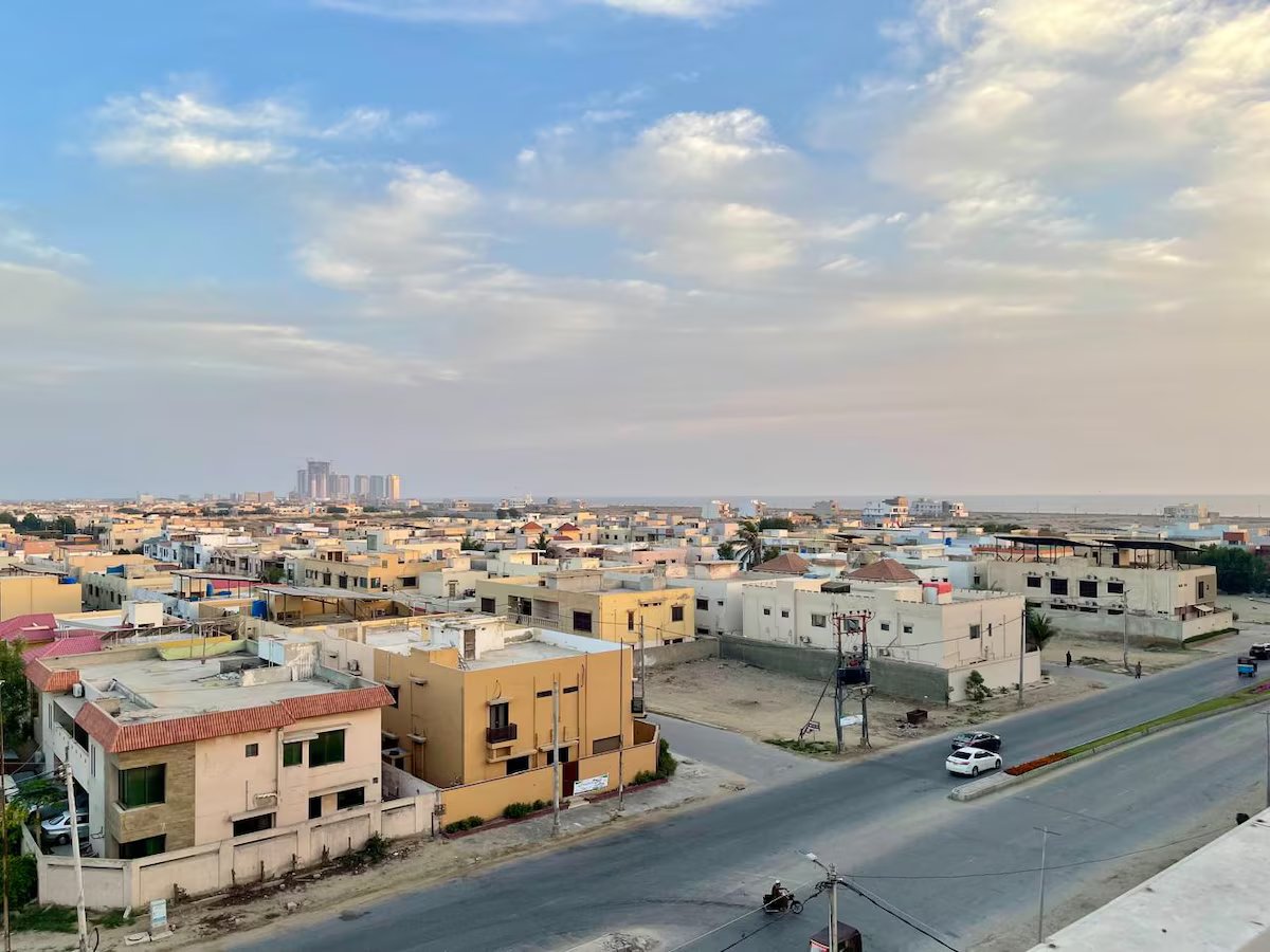 Chic 2 BR Apartment With Sea View Roof Top in DHA photo 68