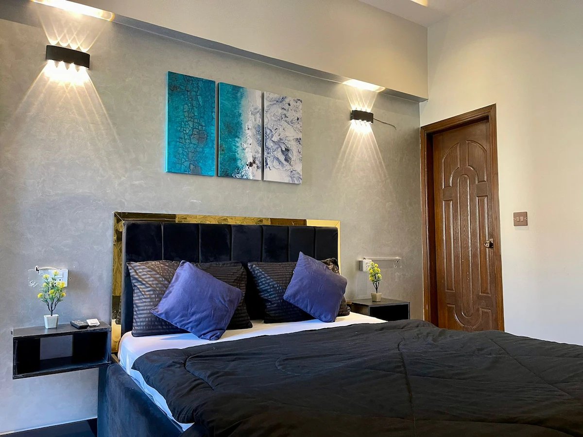 Comfortable 2 Bedroom With 2 AC Apartment in DHA