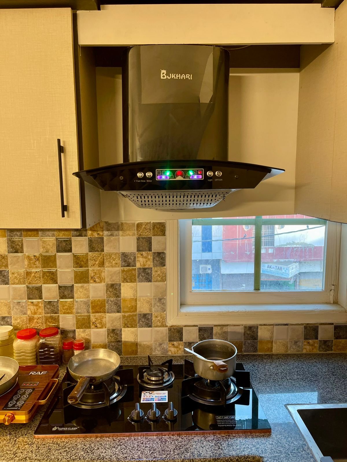 Cool & Cozy 1-Bedroom Apt DHA | Lounge & Kitchen - Full kitchen image 4