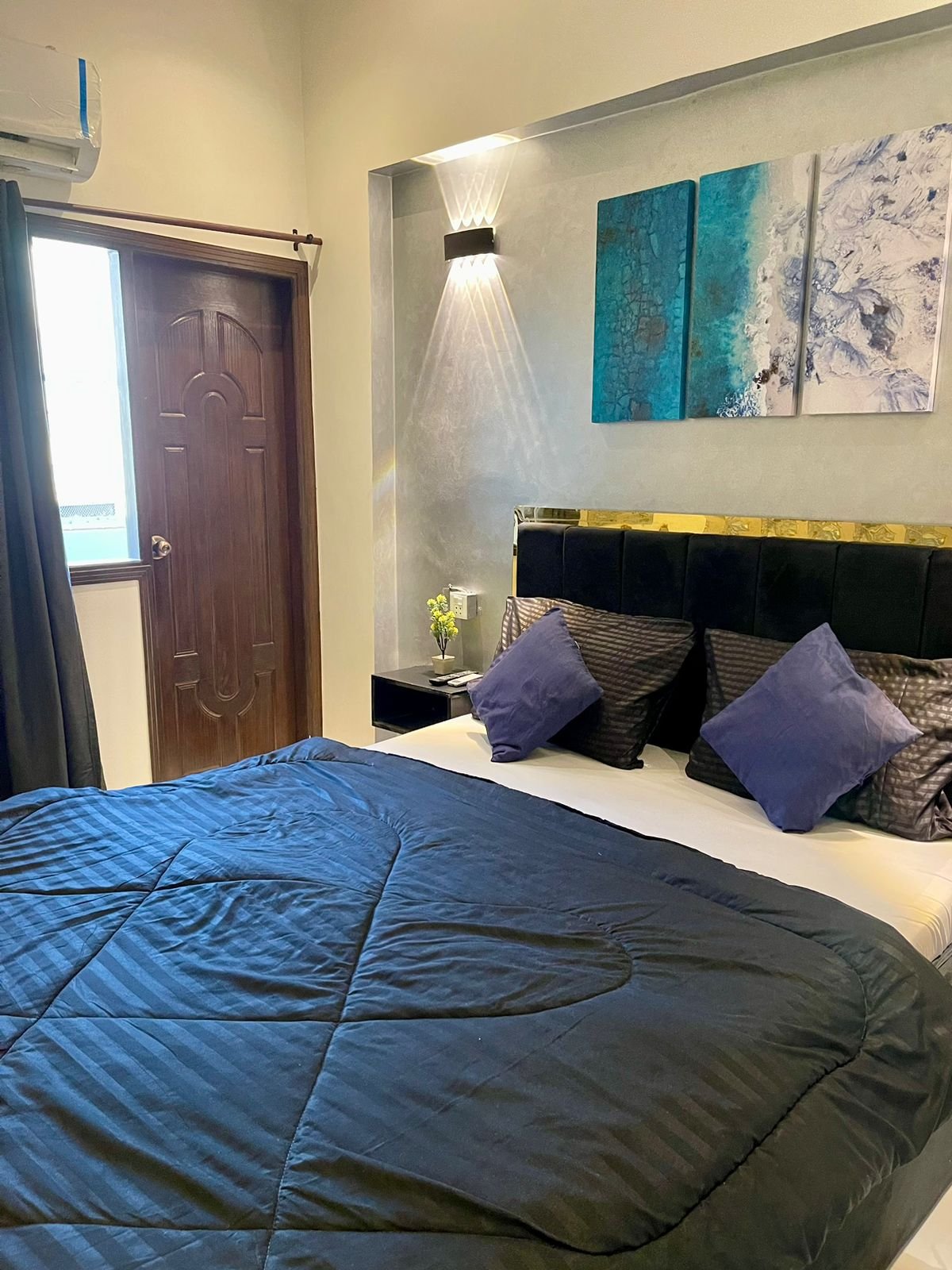 Cool & Cozy 1-Bedroom Apt DHA | Lounge & Kitchen