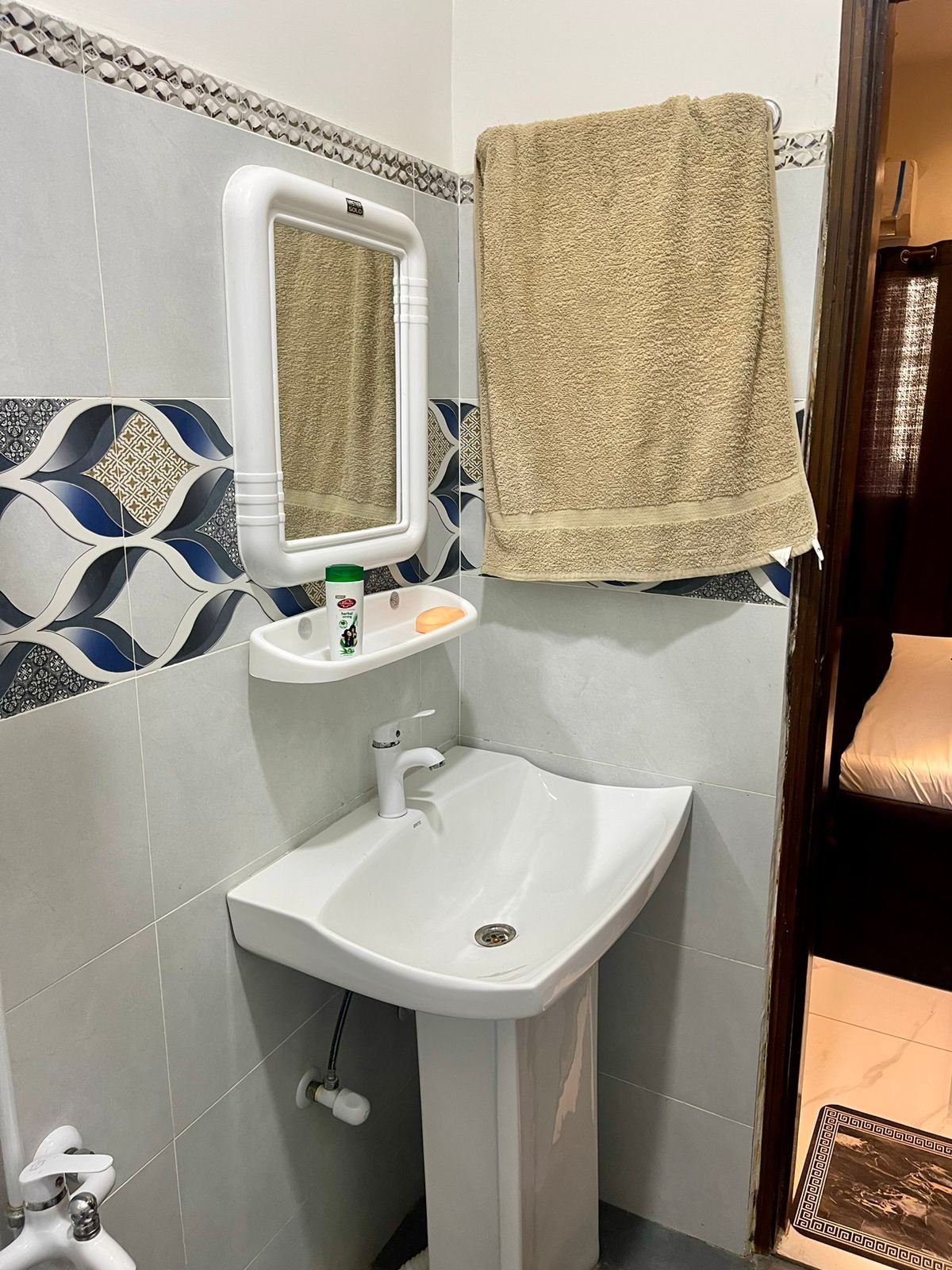 Cool & Cozy 1-Bedroom Apt DHA | Lounge & Kitchen - Full bathroom image 2