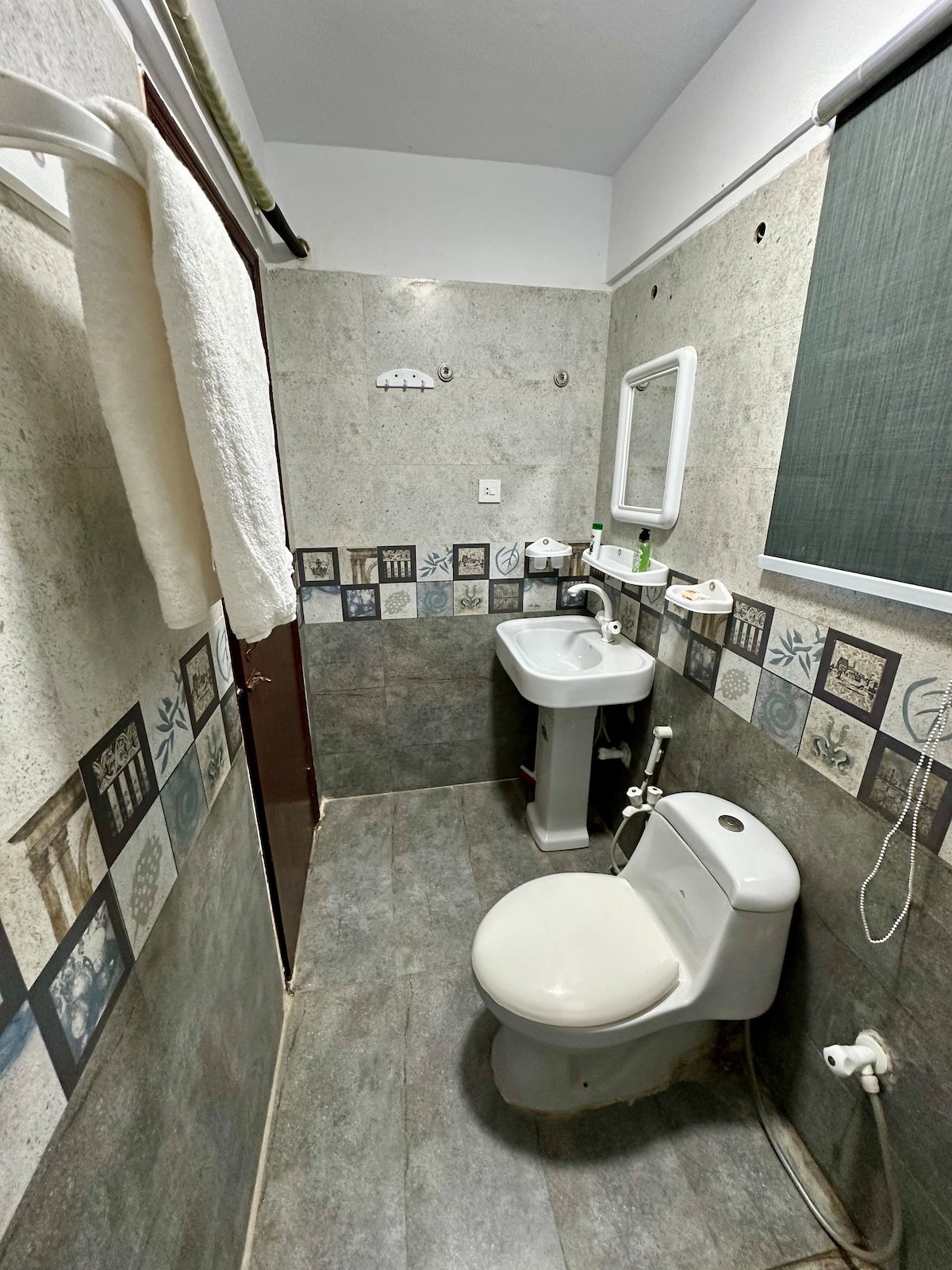 Designer 2BR Apartment in DHA With TV & AC - Full bathroom 1 image 1