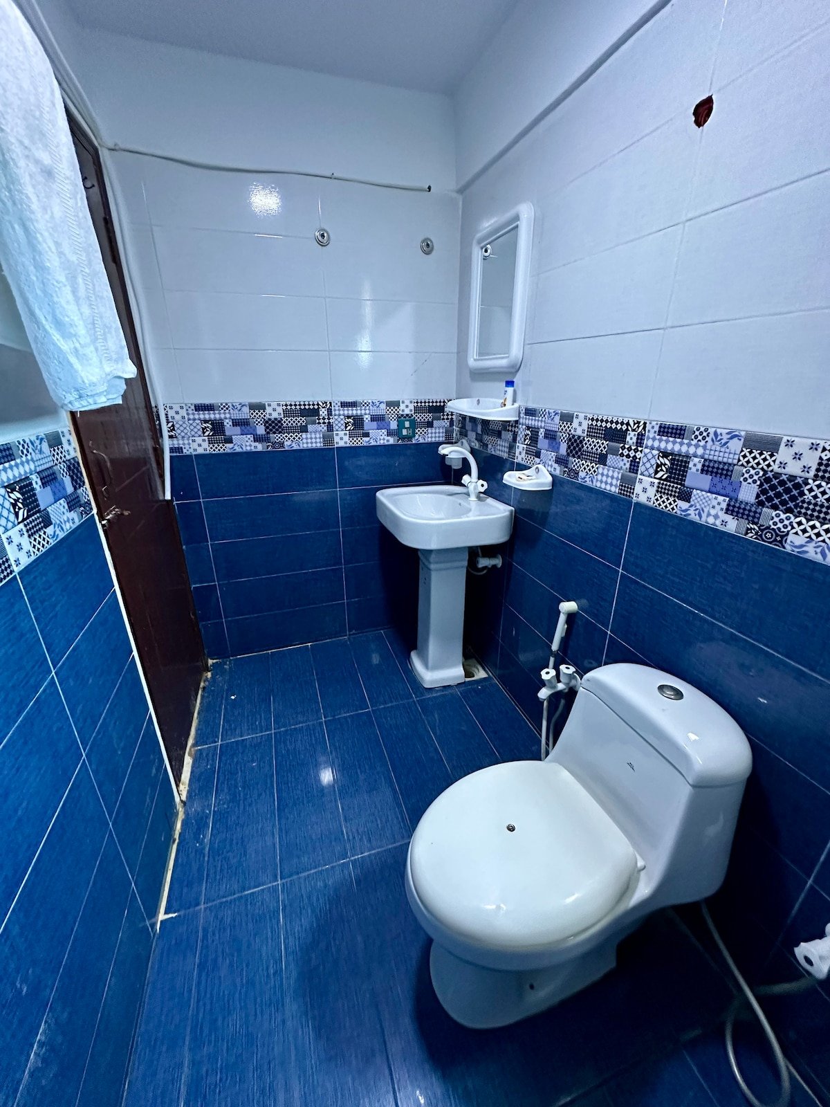 Designer 2BR Apartment in DHA With TV & AC - Full bathroom 2 image 1