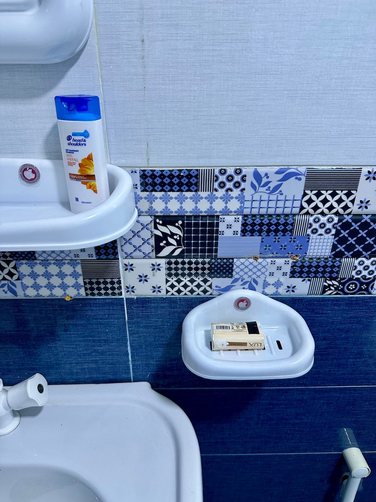 Designer 2BR Apartment in DHA With TV & AC - Full bathroom 2 image 4