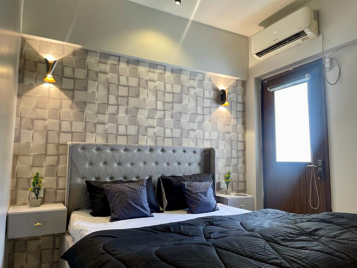 Modern-2BR Apt| Rooftop | Stunning SeaView| DHA