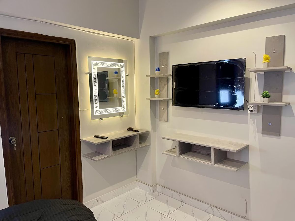 Modern-2BR Apt| Rooftop | Stunning SeaView| DHA photo 5