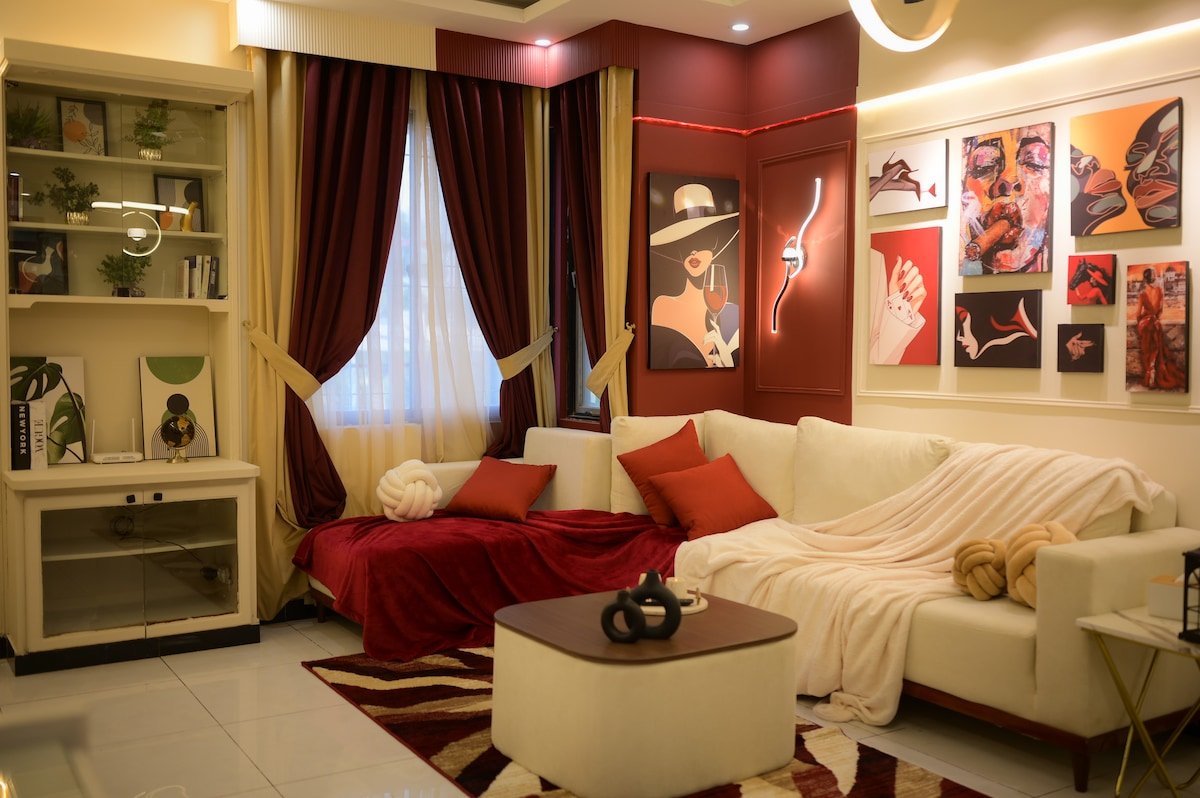 PannaCotta | Premium 2BHK | DHA Phase 7 Jami - Living room image 1