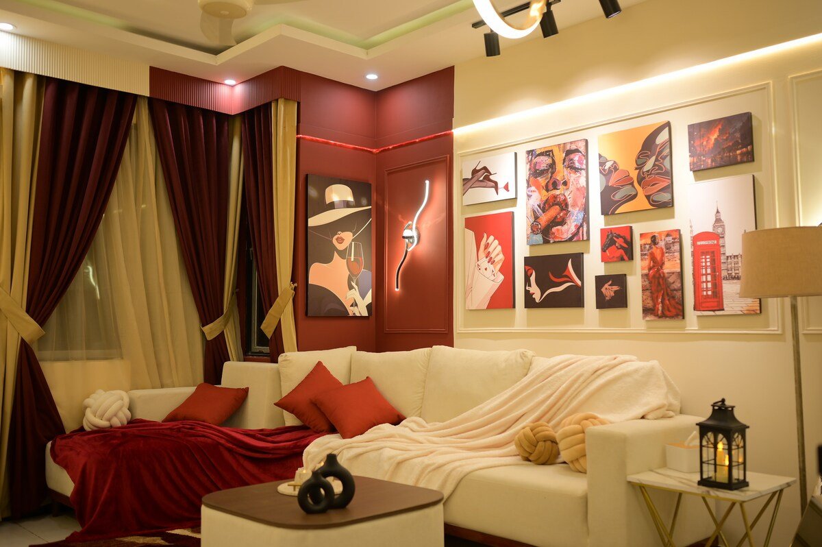 PannaCotta | Premium 2BHK | DHA Phase 7 Jami - Living room image 4