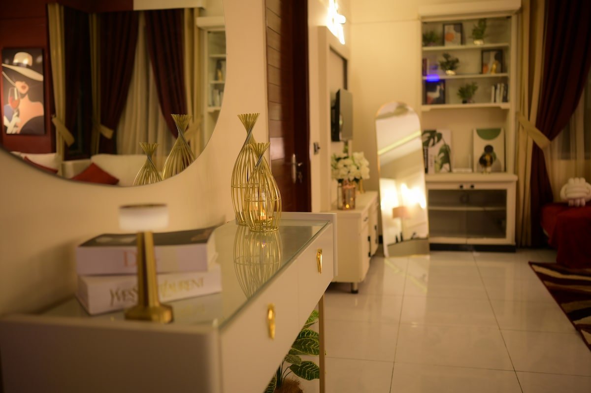 PannaCotta | Premium 2BHK | DHA Phase 7 Jami - Living room image 10