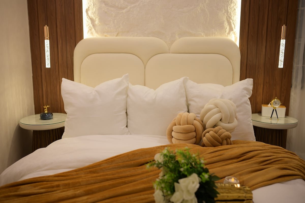 PannaCotta | Premium 2BHK | DHA Phase 7 Jami - Bedroom 1 image 3