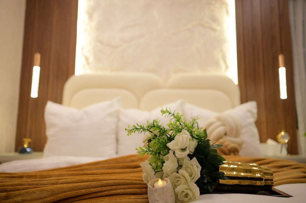 PannaCotta | Premium 2BHK | DHA Phase 7 Jami - Bedroom 1 image 4