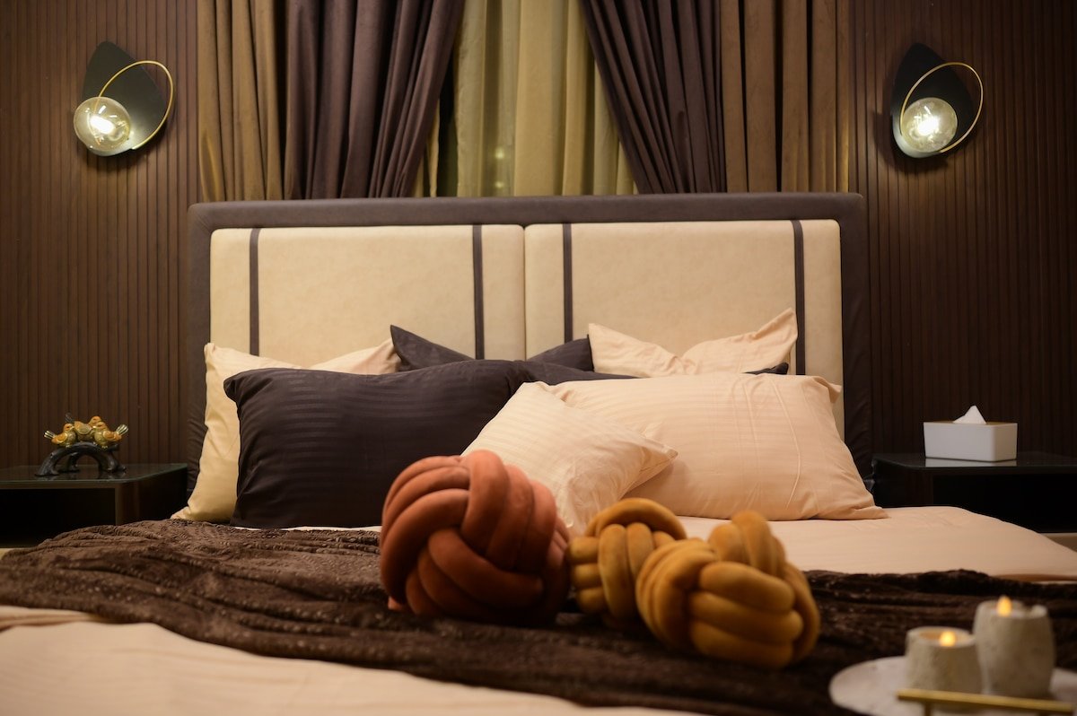 PannaCotta | Premium 2BHK | DHA Phase 7 Jami - Bedroom 2 image 4