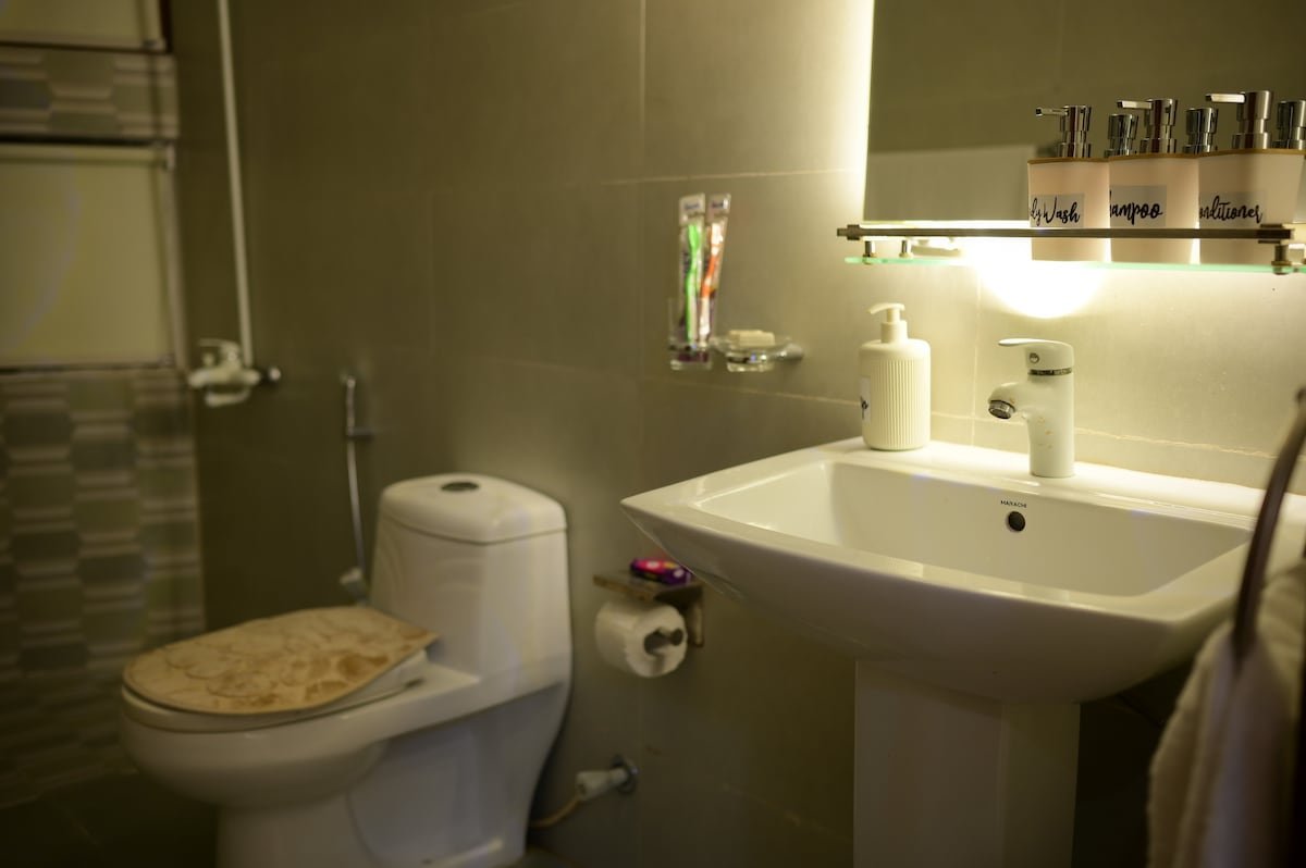 PannaCotta | Premium 2BHK | DHA Phase 7 Jami - Full bathroom 2 image 1
